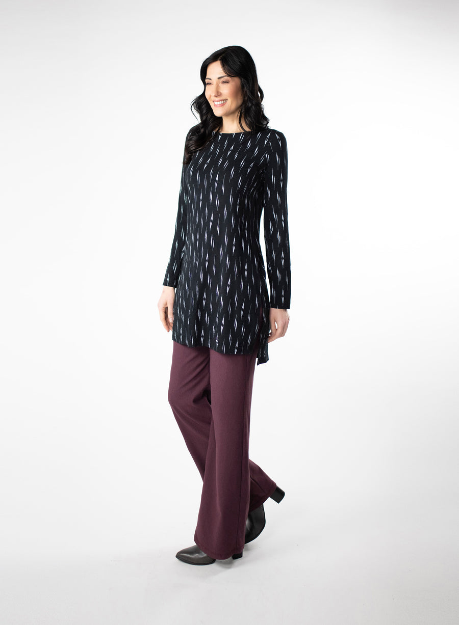 Black and White patterned tunic with step hem and boat neckline. Styled with Plum fleece wide leg pants. 