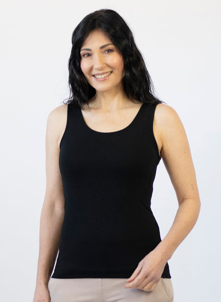 Black fitted scoop neck tank top.