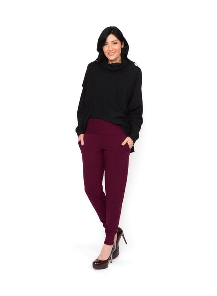 Burgundy fitted casual pant with side pockets, wide waistband and cuff and the ankles. Styled with Black oversized sweater